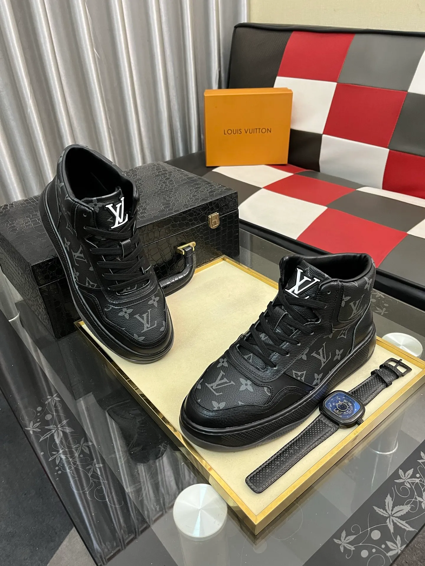 Ex-factory price: 438⌚️⌚️[LOUIS VUITTON] Same style as Louis Vuitton* official website 🚹Men's high-top casual shoes❤️Same style as popular celebrities and big names ~ Best-selling at home and abroad Lv focuses on the checkerboard series...Imported first-layer cowhide with special fabric ➕Full cotton, code number: 38-443️⃣Colors available